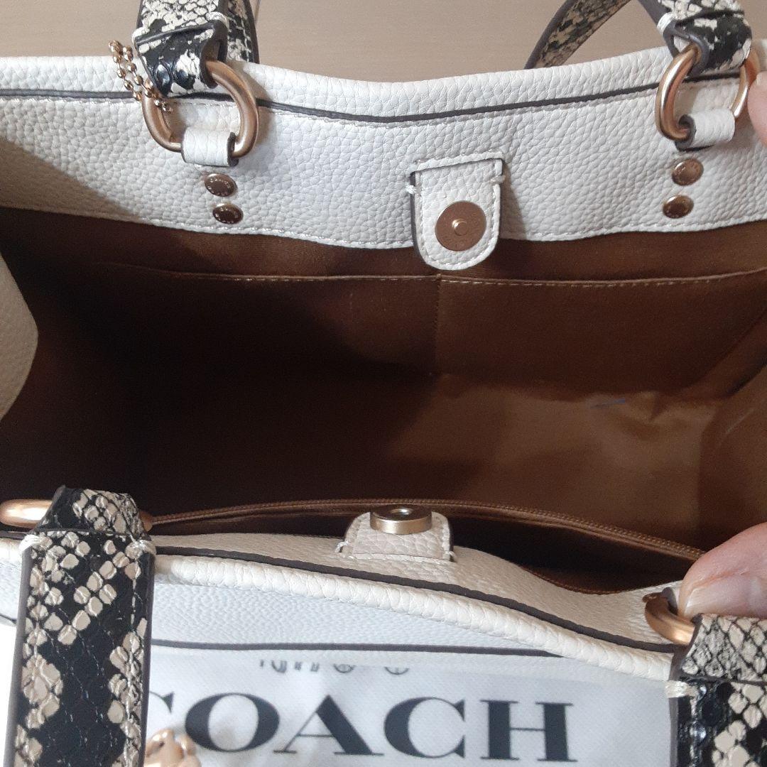 COACHFAMOUS ショルダーバッグ ホワイト 中型