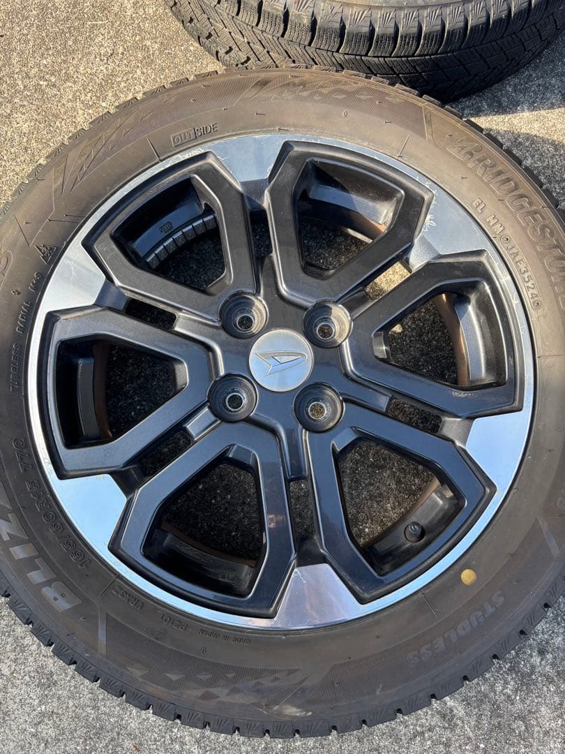 ダイハツ ウェイク スタッドレス4本 24年 ブリザック