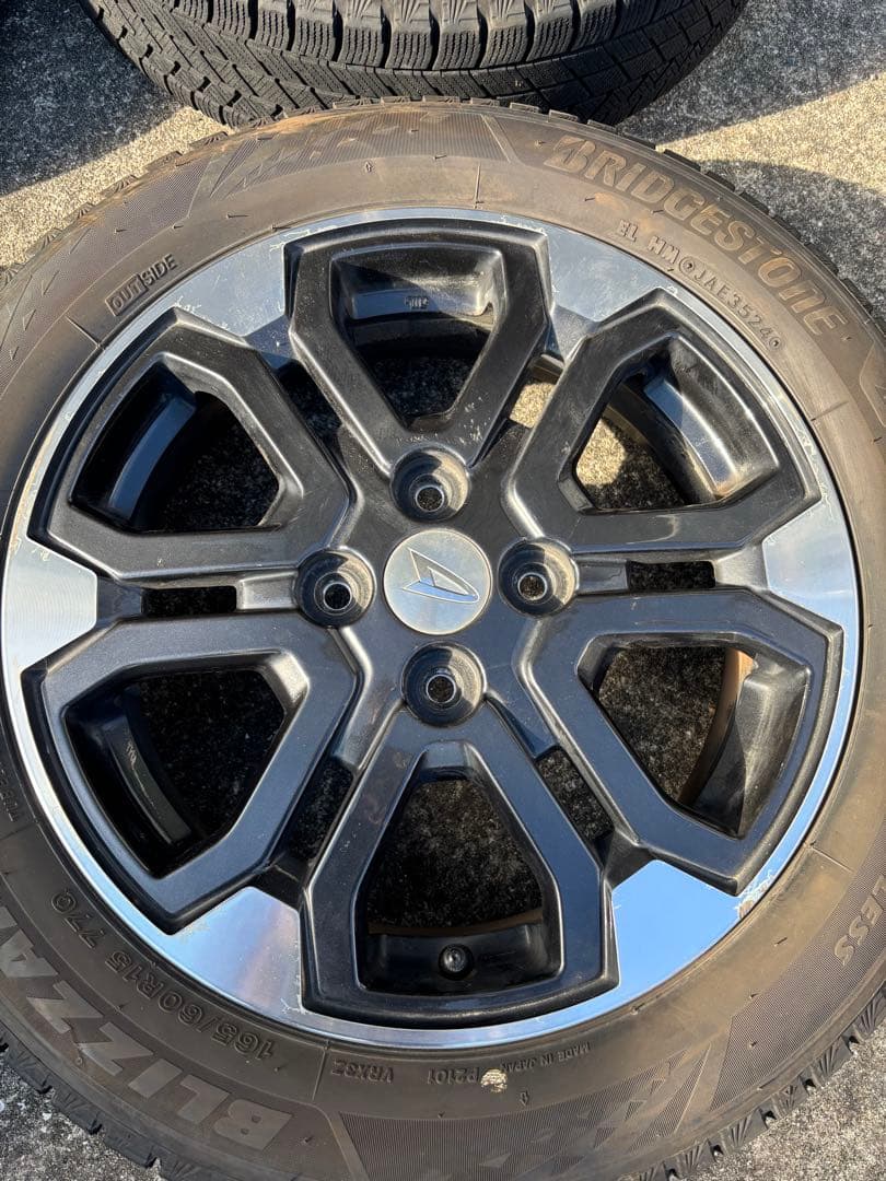 ダイハツ ウェイク スタッドレス4本 24年 ブリザック