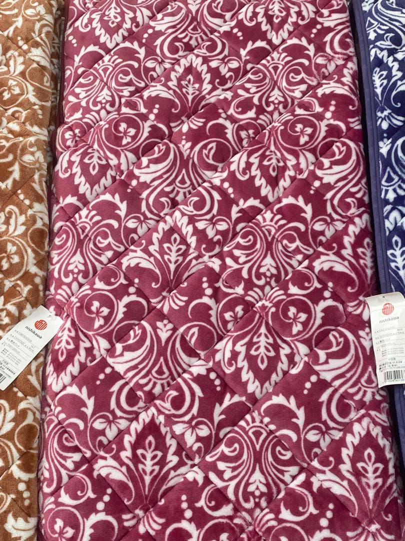 新品♦️気品あるダマスク柄♦️西川 高級 敷き毛布♦️ネイビー ダブルサイズ♦️送料込