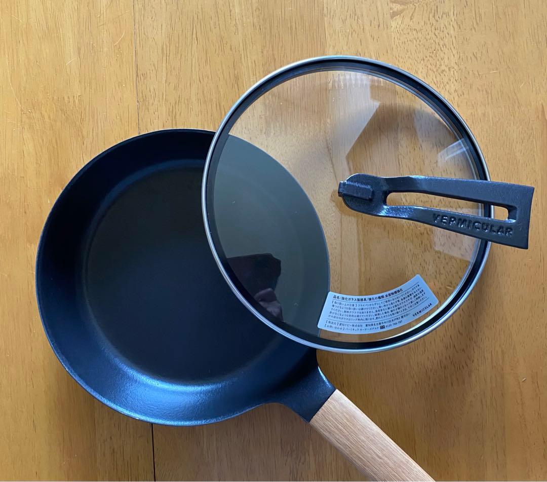 VERMICULAR バーミキュラ フライパン 20cm 蓋、レシピ本付き