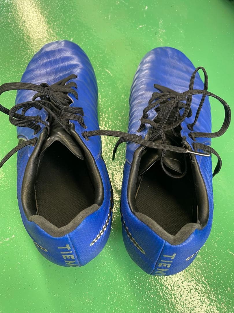 Nike ナイキ　ティエンポFG