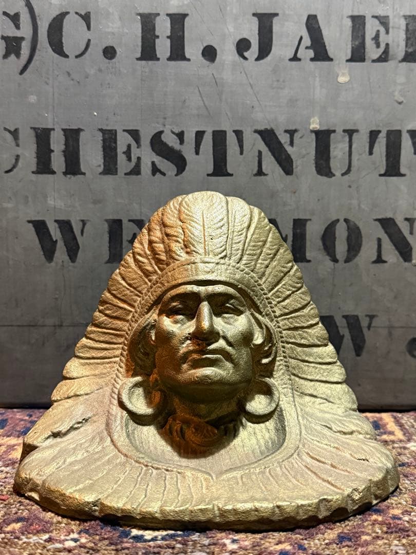 Indian Bookend／single