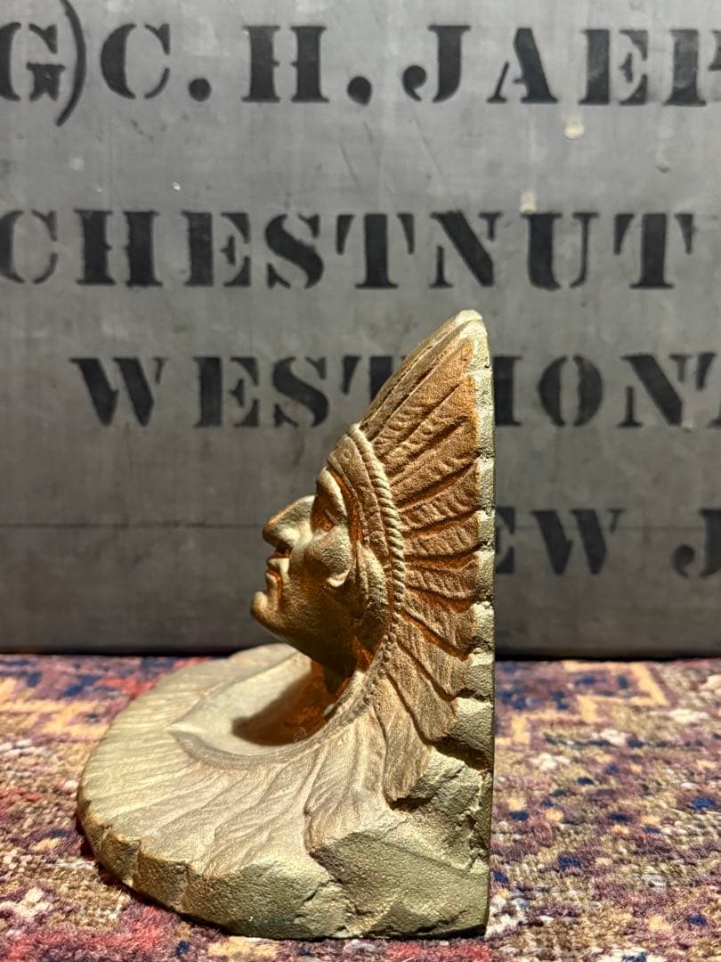 Indian Bookend／single