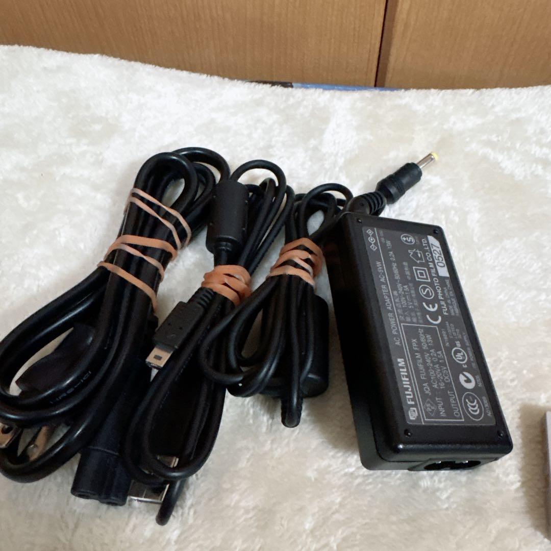 富士フィルム FUJIFILM FinePix V10 コンデジ