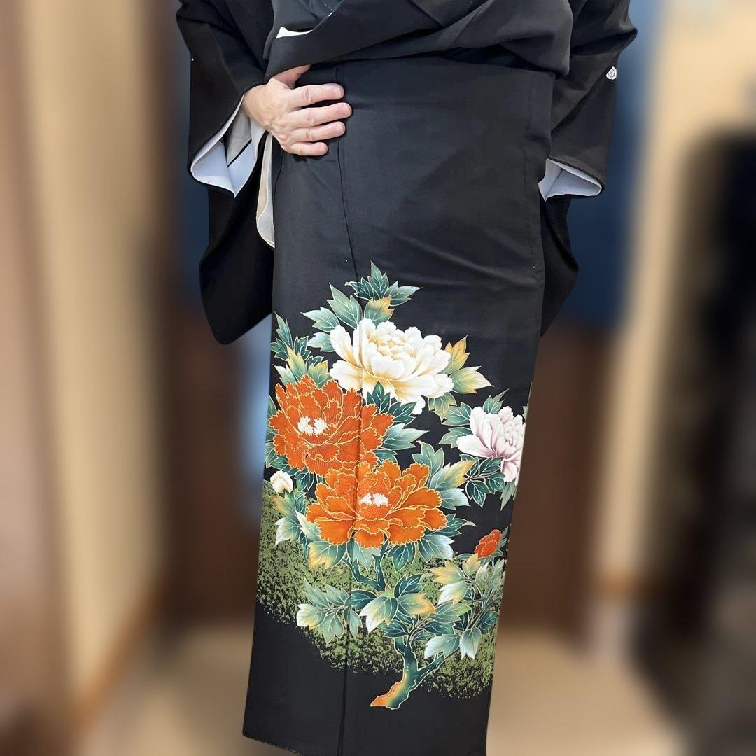 美品　華やか　正絹　黒留袖 　花柄刺繍 　着物　リメイク