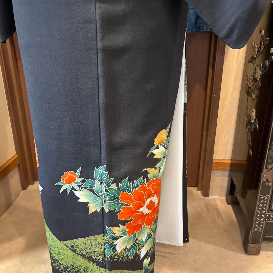 美品　華やか　正絹　黒留袖 　花柄刺繍 　着物　リメイク