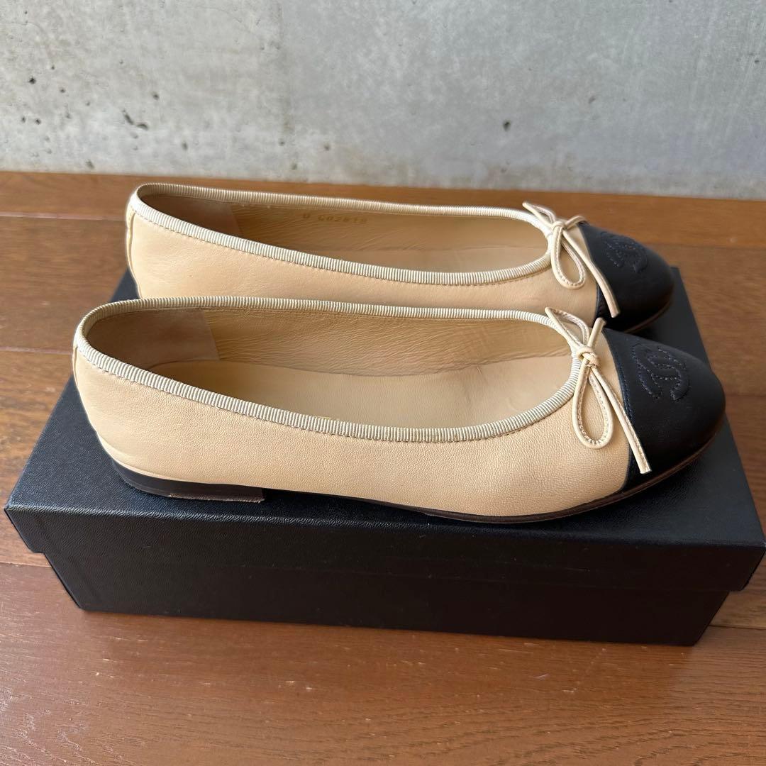 【送料込み】CHANEL フラットシューズ ベージュ/ブラック 36.5
