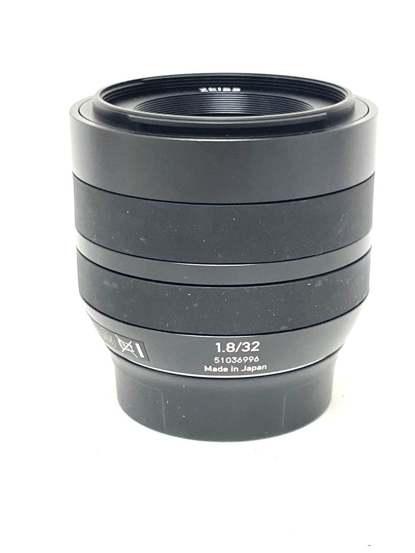 Carl Zeiss Touit Planar 32mm F1.8 Xマウント