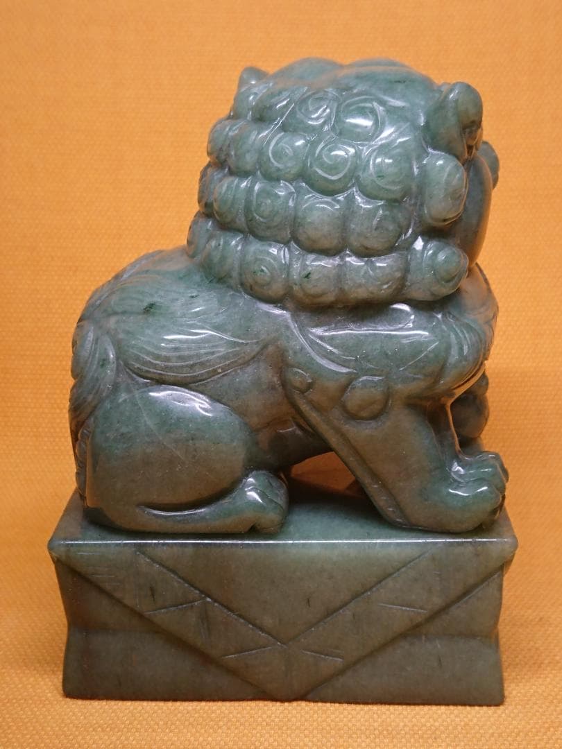 【美品】獅子　雕刻　玉石　翡翠　置物　インテリア　工芸品　美術品　A2817