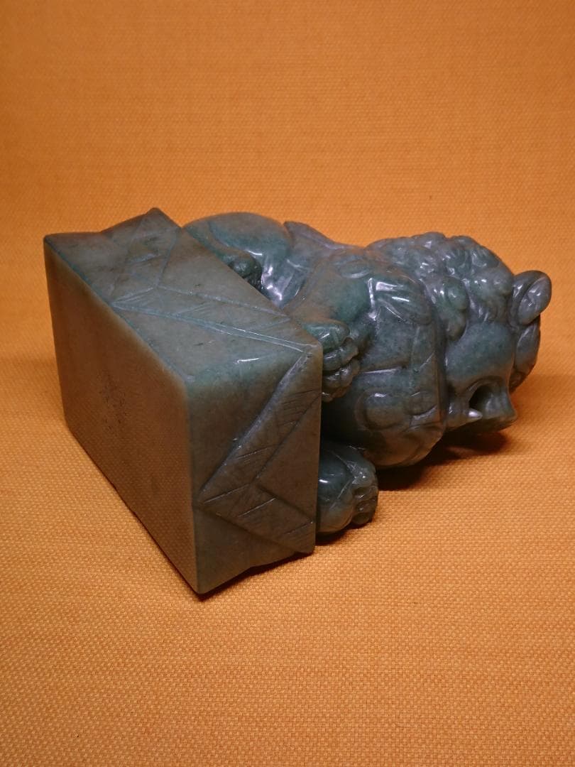【美品】獅子　雕刻　玉石　翡翠　置物　インテリア　工芸品　美術品　A2817