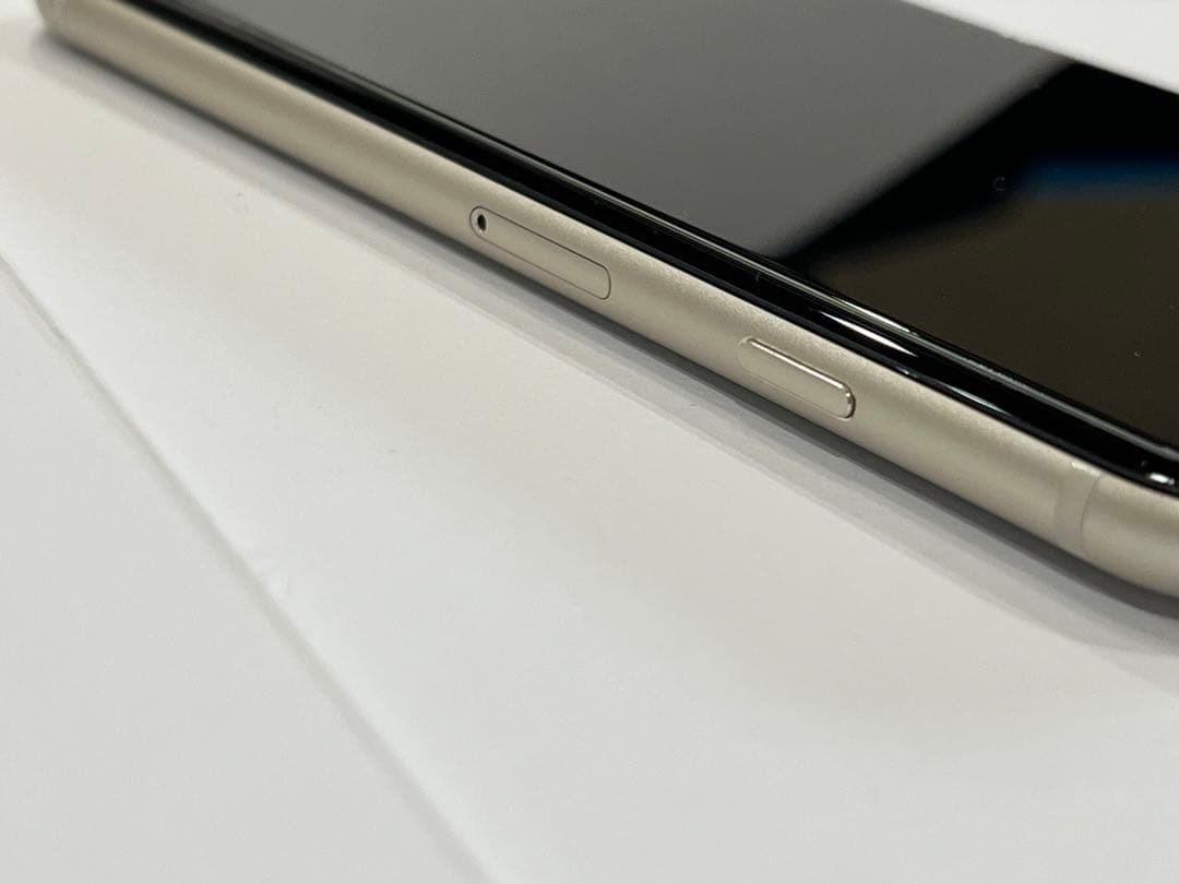 極上品 電池100% iPhone SE3 64GB SIMフリー スターライト