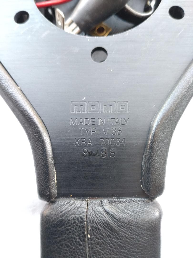 MOMOステアリングホイール〈即日発送〉