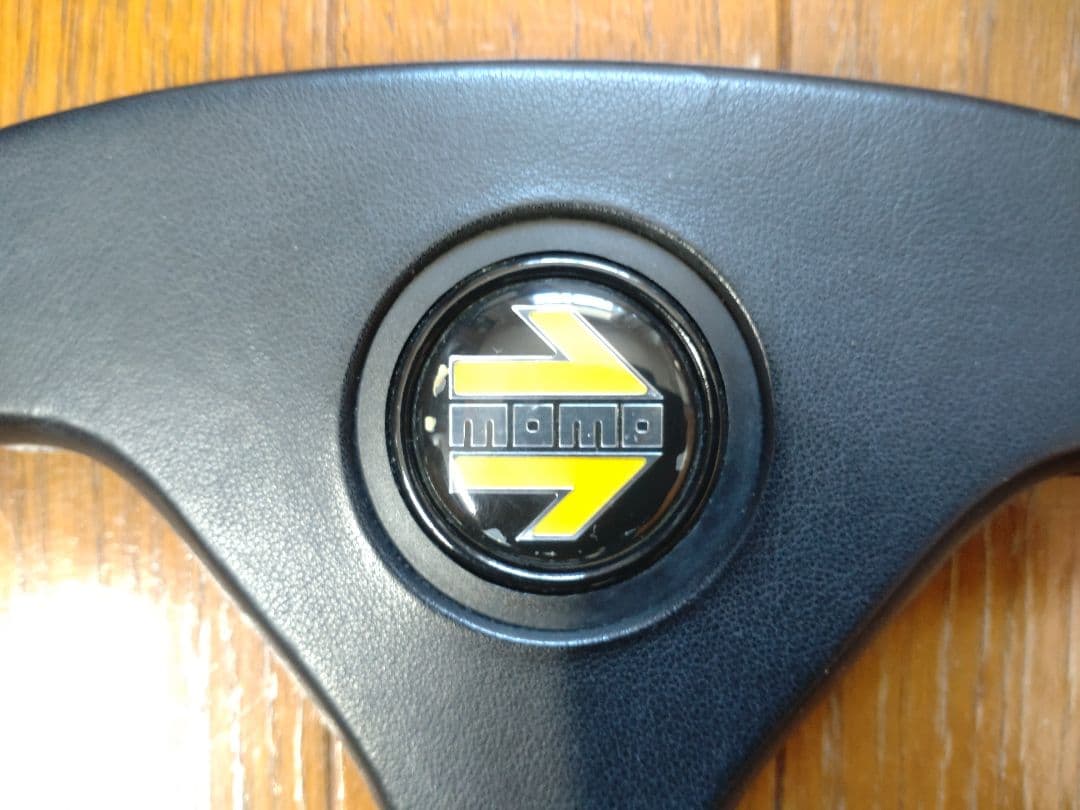 MOMOステアリングホイール〈即日発送〉