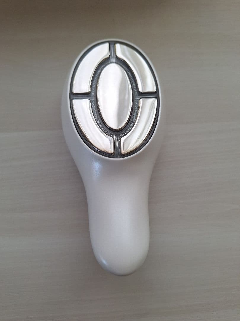 ikkoさんプロデュースmeラボン 美顔器 充電ケーブル・マッサージジェル付き