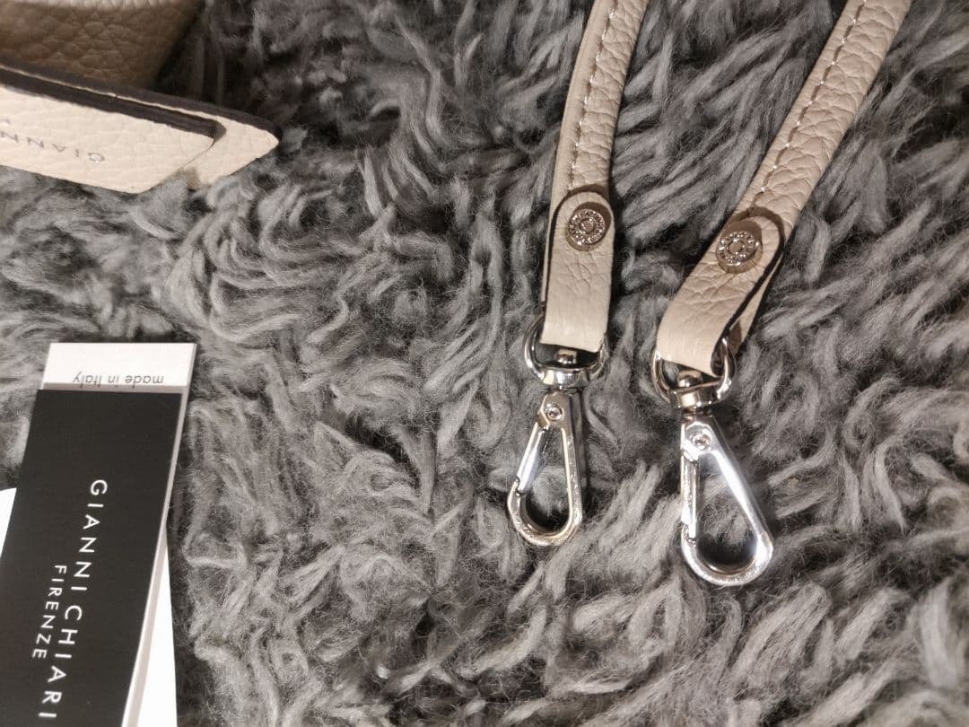 ジャンニキアリーニ レザー ショルダーバッグ