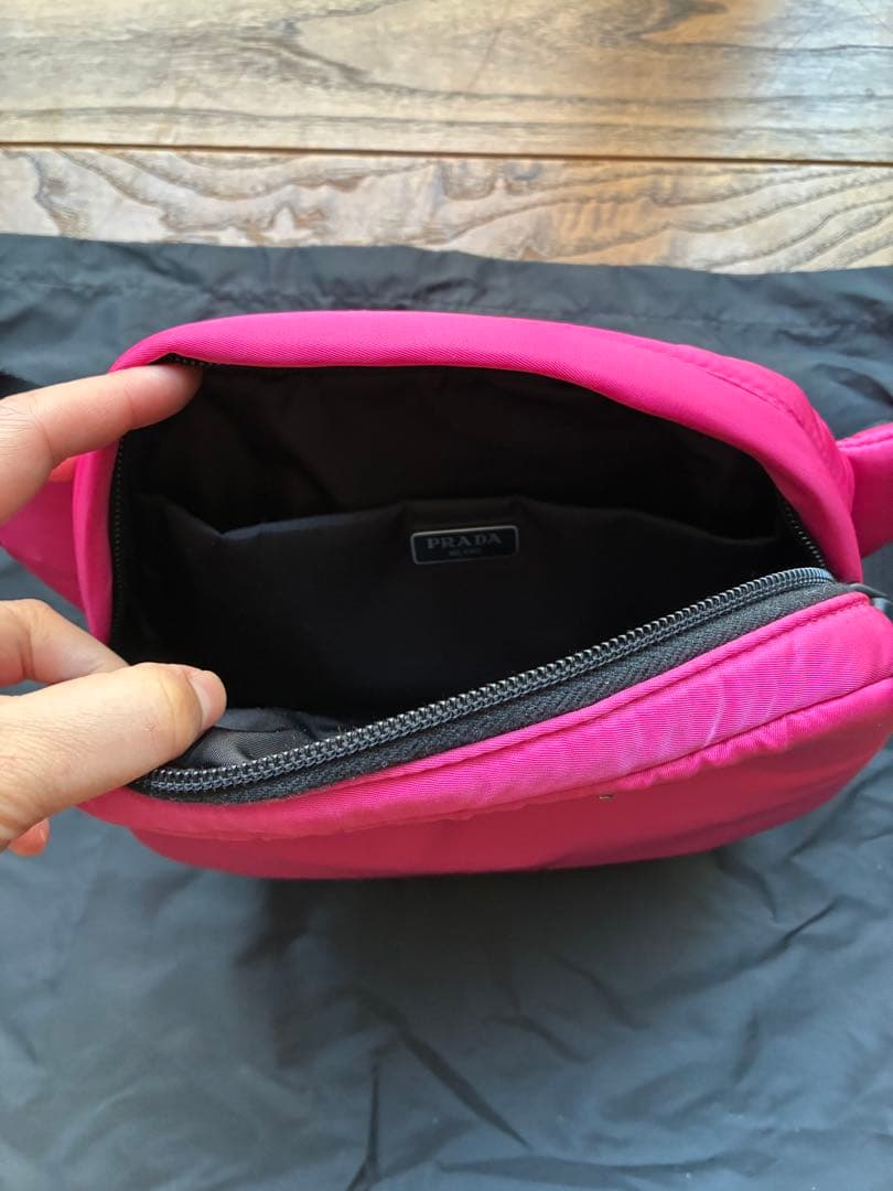 PRADA ピンク ナイロンボディバッグ
