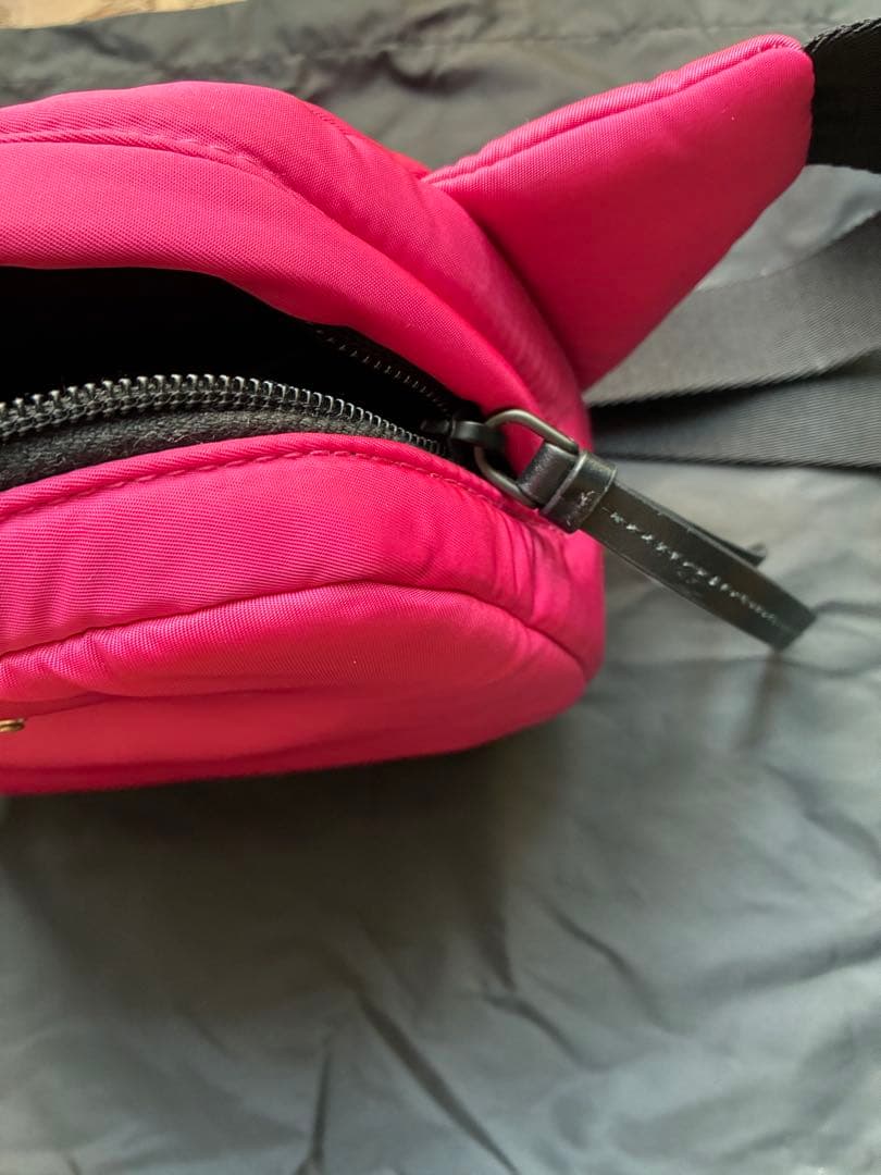 PRADA ピンク ナイロンボディバッグ