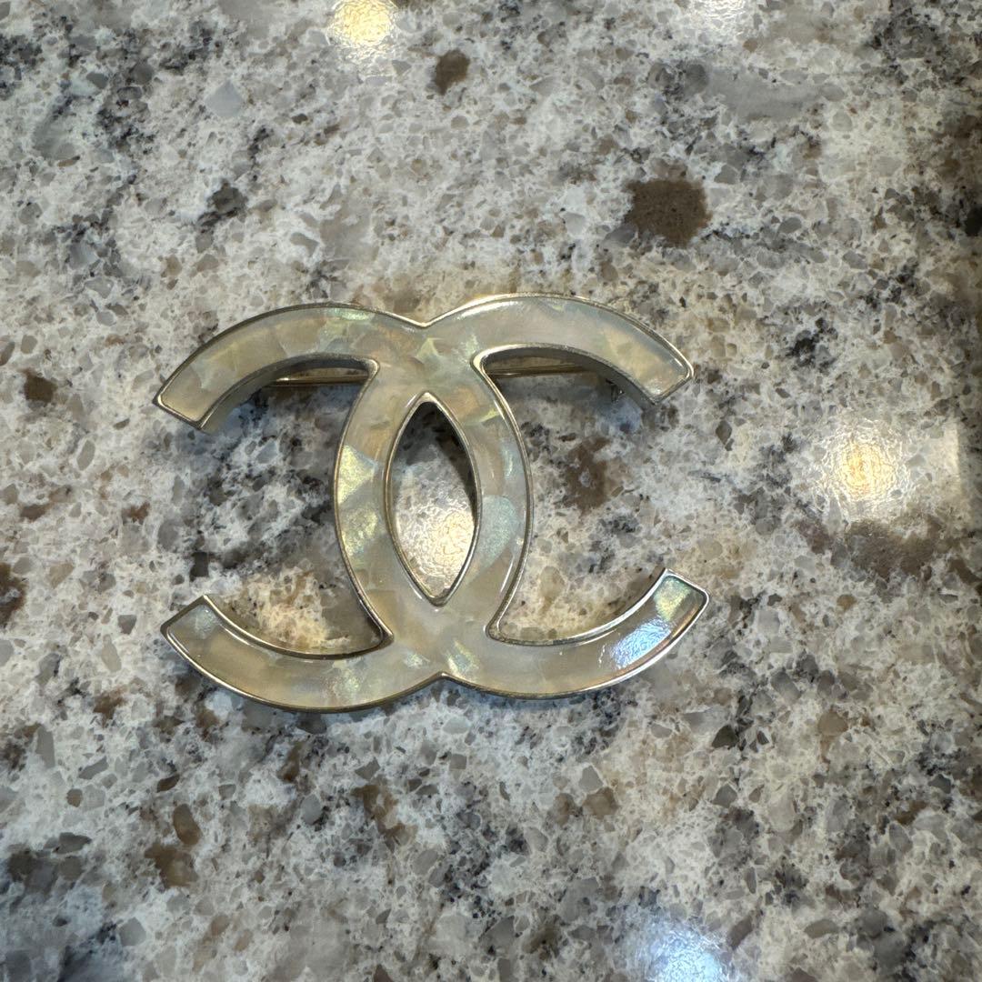 CHANEL シルバーブローチ 専用袋付き