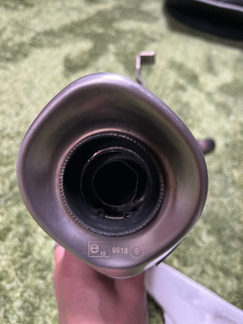 ARROWマフラー　トライアンフ　ストリートトリプル用(07〜12)