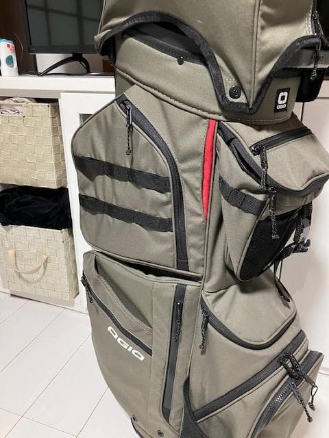 美品　オジオ　ＯＧＩＯ　コンボイ　カーキ　キャディバッグ ポケット付き