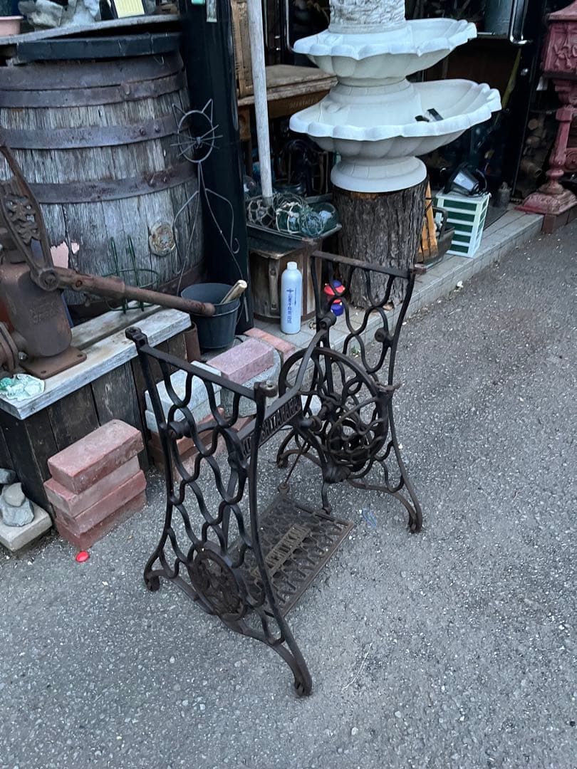 網目ミシン脚、ミシン脚、インテリアテーブル脚、レトロミシン脚、コズチタカラ