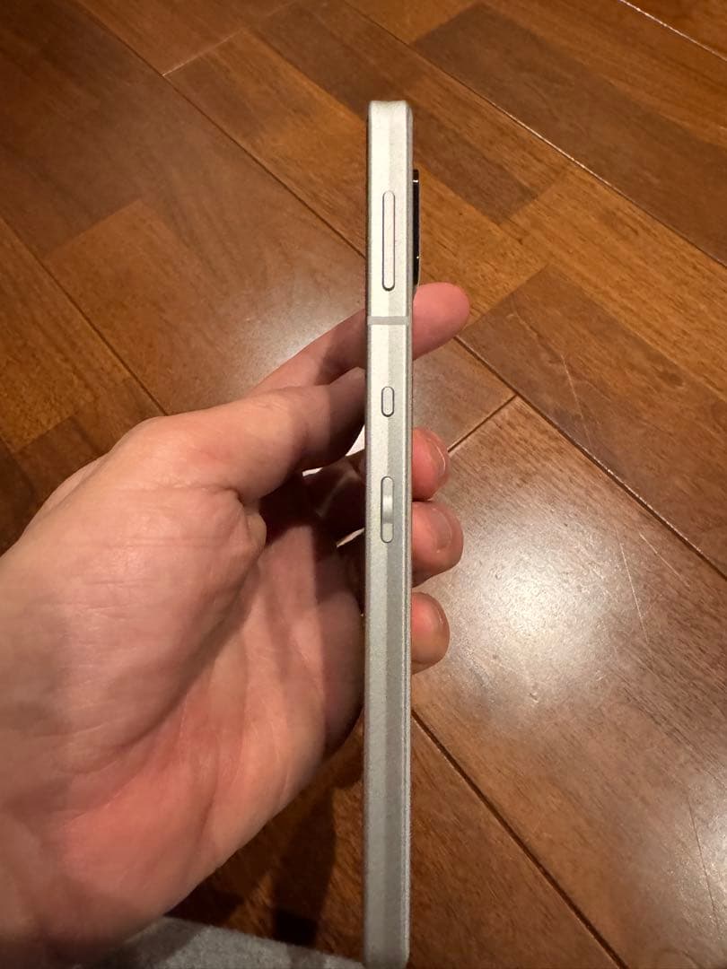 SHARP AQUOS ホワイト 本体