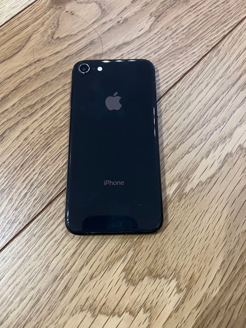 Apple iPhone 8 ブラック 本体　64GB