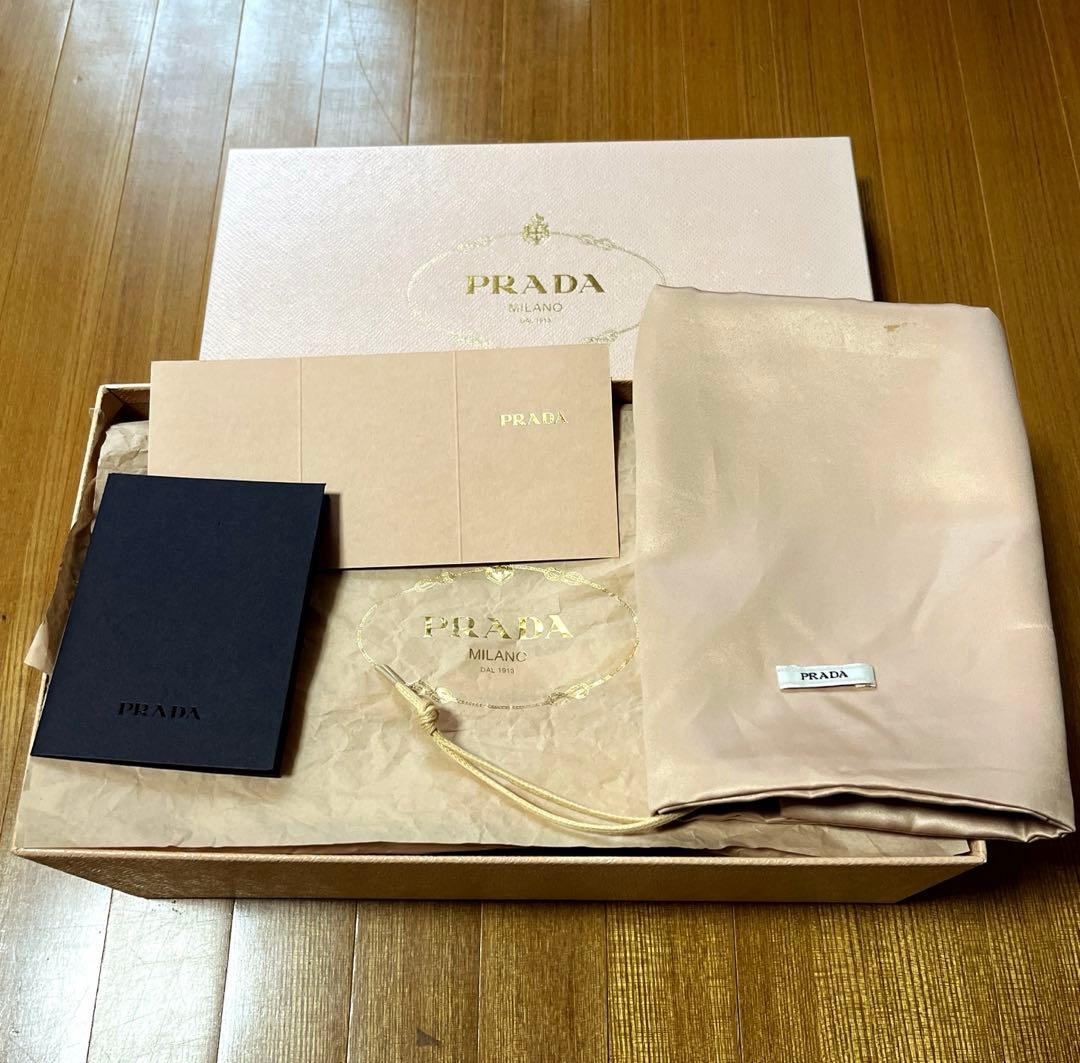 PRADA プラダ　フラットシューズ　ブラックスエードポインテッドトゥ　リボン