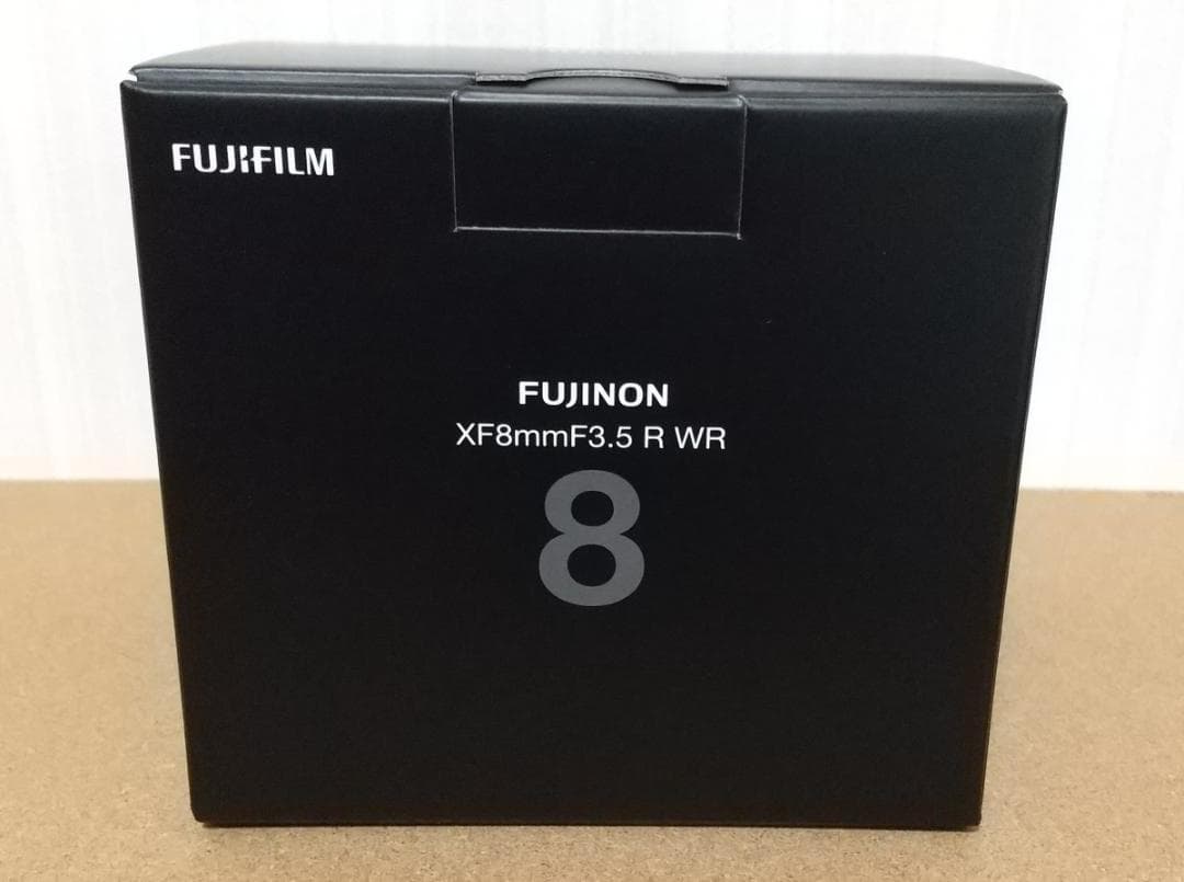 フジフィルム　XF8ｍｍＦ3.5 R WR 大口径広角単焦点レンズ