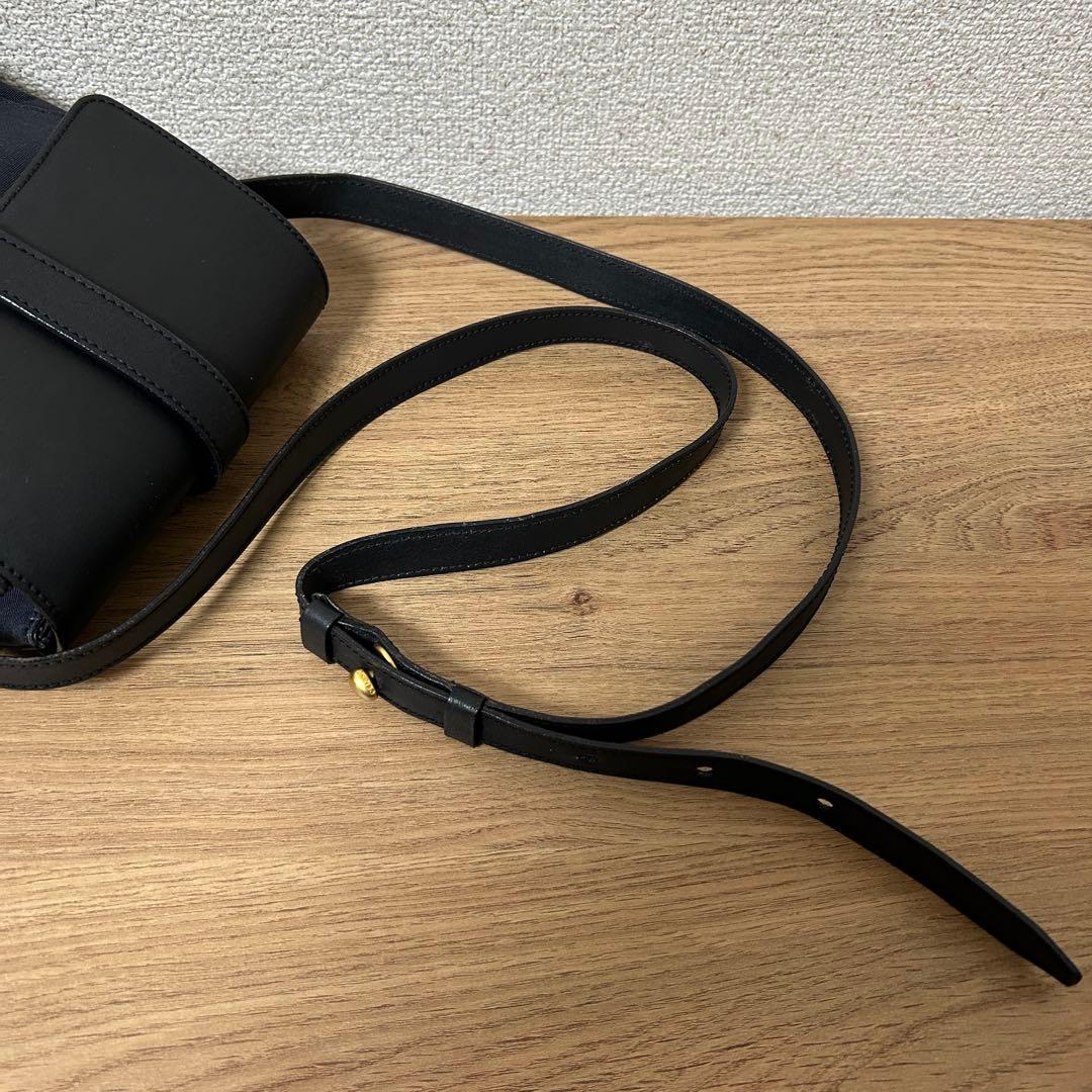 セリーヌ ショルダーバッグ クロスボディ 斜めがけ 黒