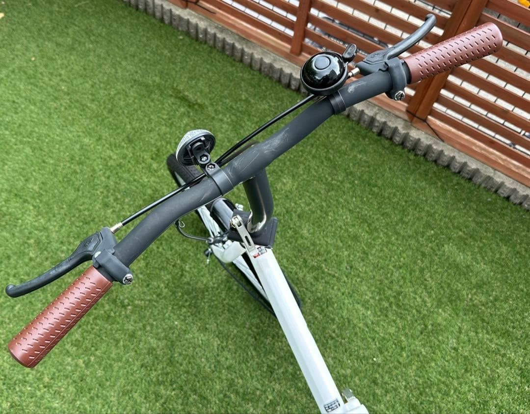 2025年　新品同様　折り畳み自転車　白　ホワイト　綺麗　美品　車載可能　大阪