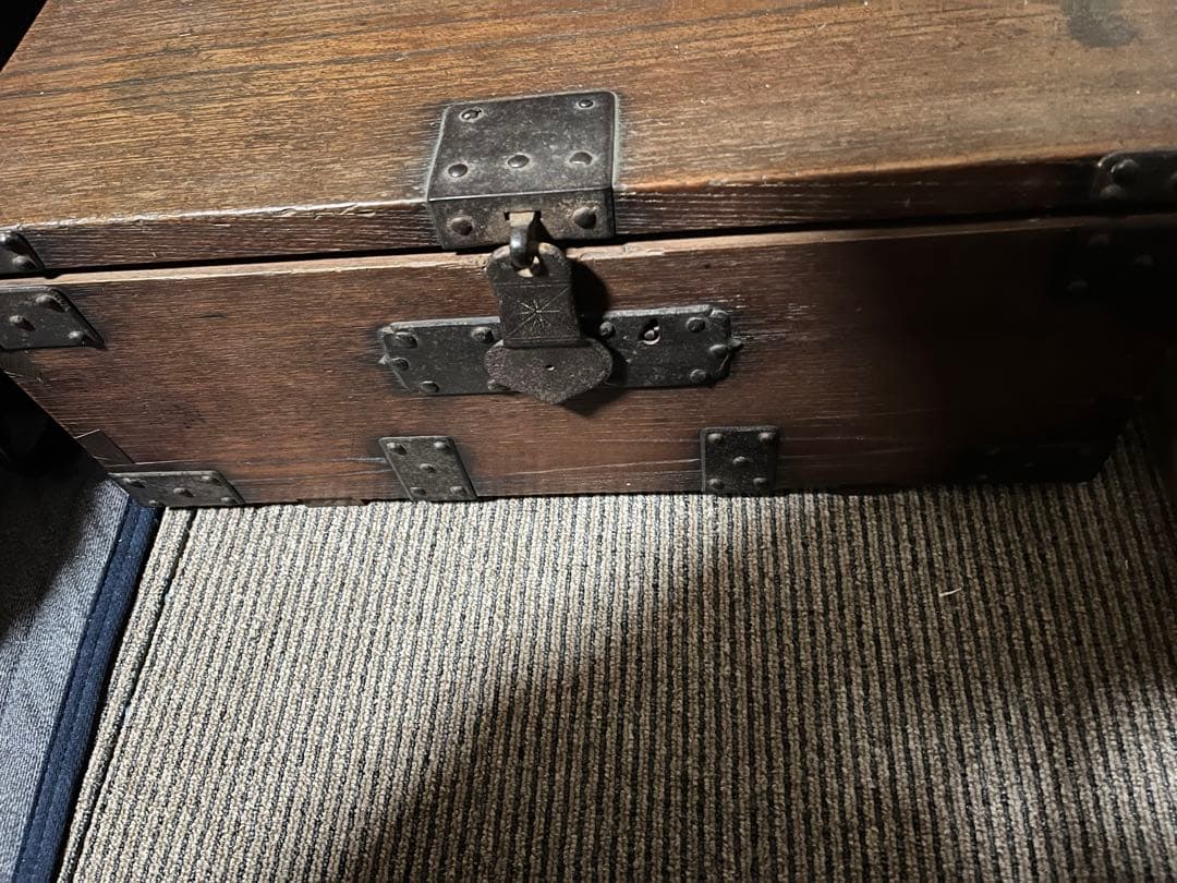 木製収納箱 伝統的な和風デザイン