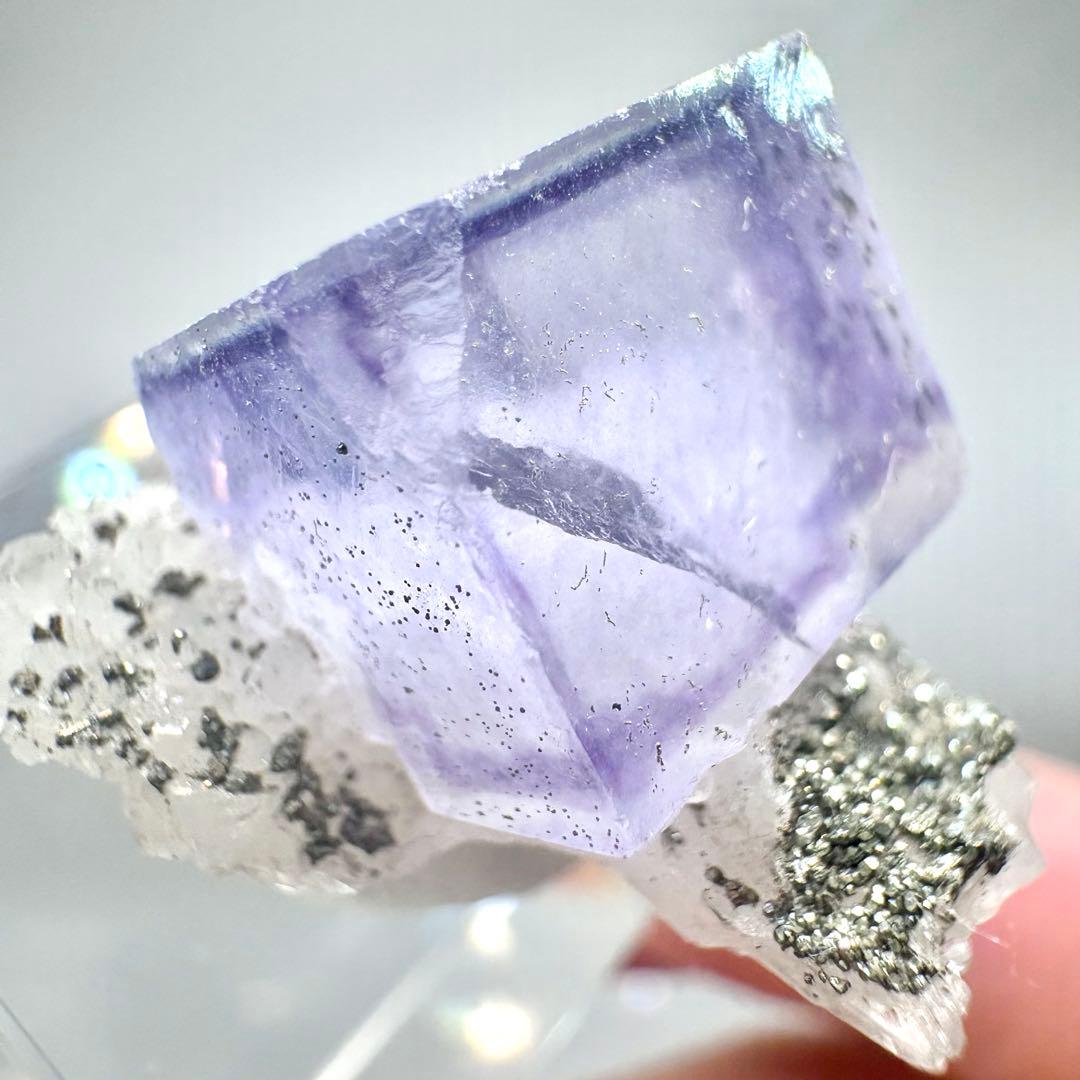 603 中国　ヤオガンシャン産　フローライト&パイライト&クォーツ