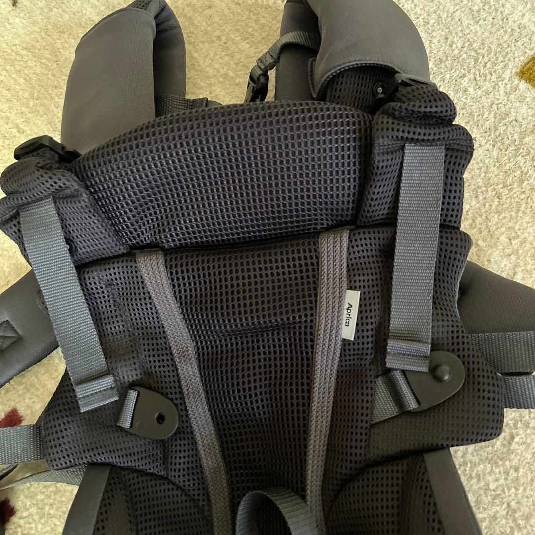 アップリカ　ダークグレー 抱っこ紐