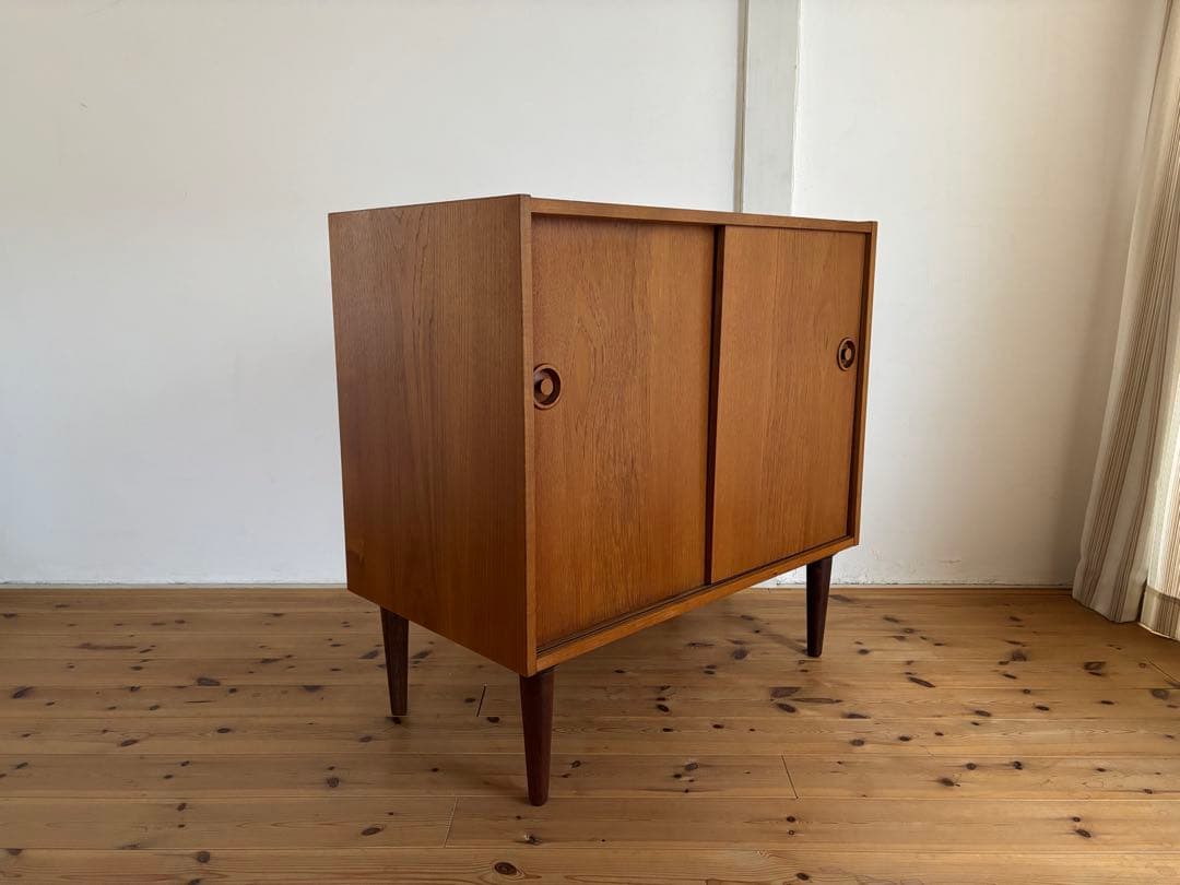 北欧ヴィンテージ　デンマーク　チークキャビネット