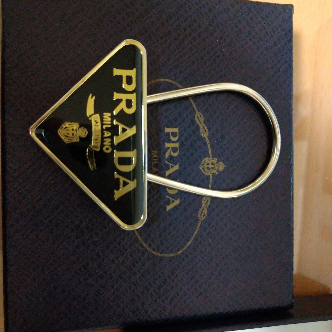 PRADA トライアングルキーホルダー 箱付き