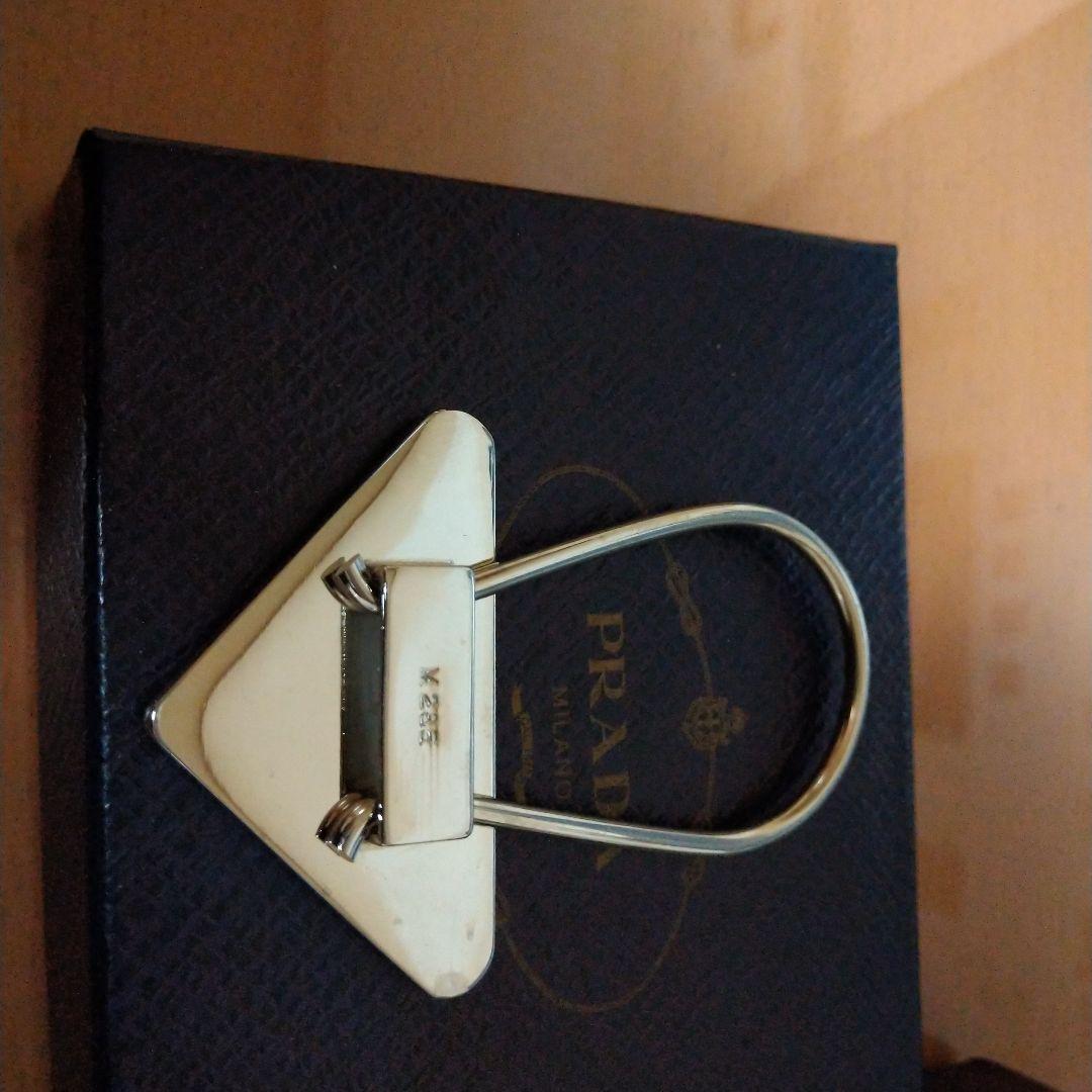 PRADA トライアングルキーホルダー 箱付き