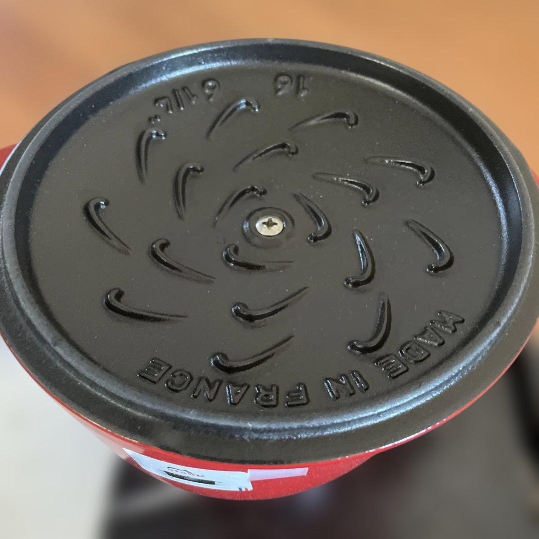 【新品】STAUB ストウブ ラ・ココット デ ゴハン 赤　未使用