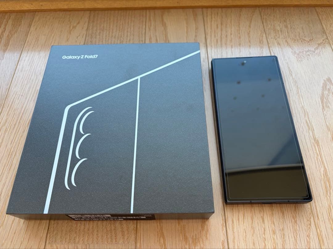 美品 Galaxy Z Fold 7 256GB Black ケース付