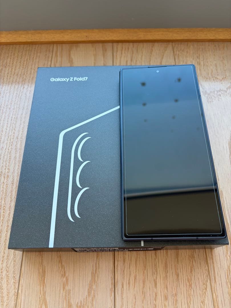 美品 Galaxy Z Fold 7 256GB Black ケース付