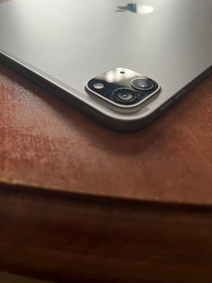 美品 Apple iPad Pro 11インチ 第4世代＋ iPadスタンド