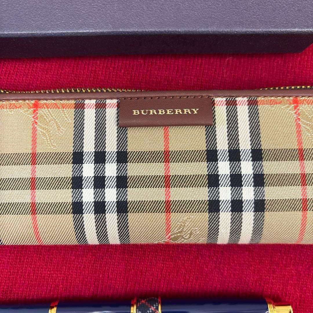 未使用自宅保管BURBERRY チェック柄 ペンケース 付属品ありペン2本あり