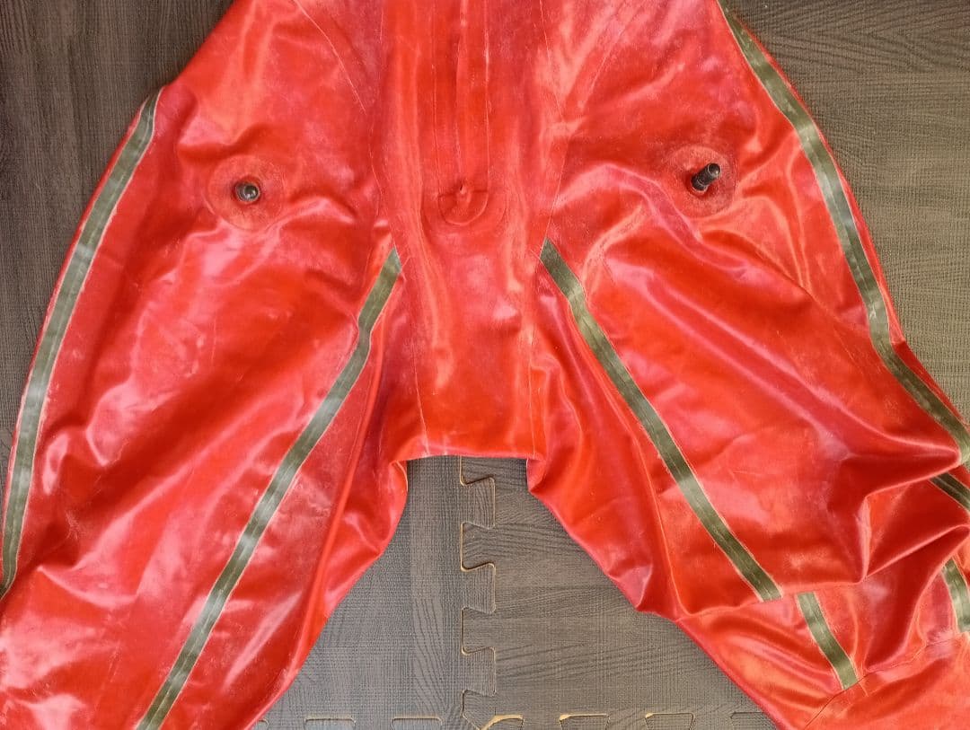 試着のみ RUBBER EVAインフレータブルラバーキャットスーツ