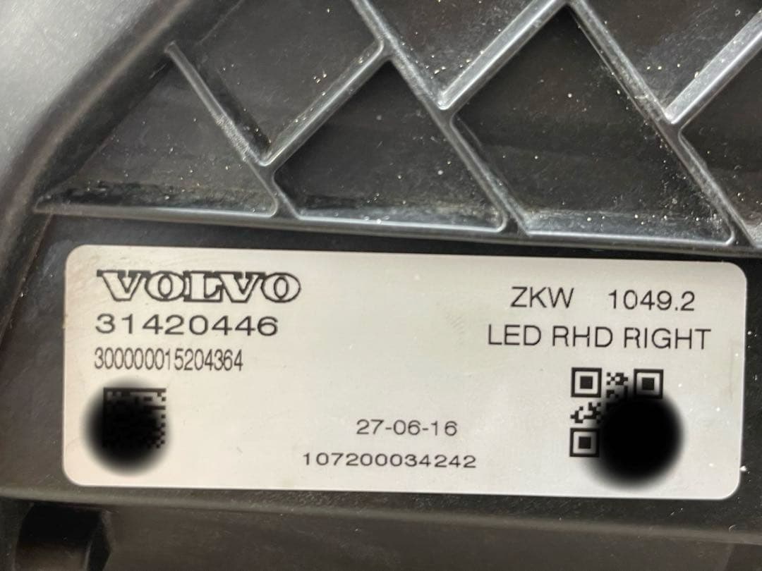 VOLVO ボルボ V40 MB系後期 右側ライト LED 31420446