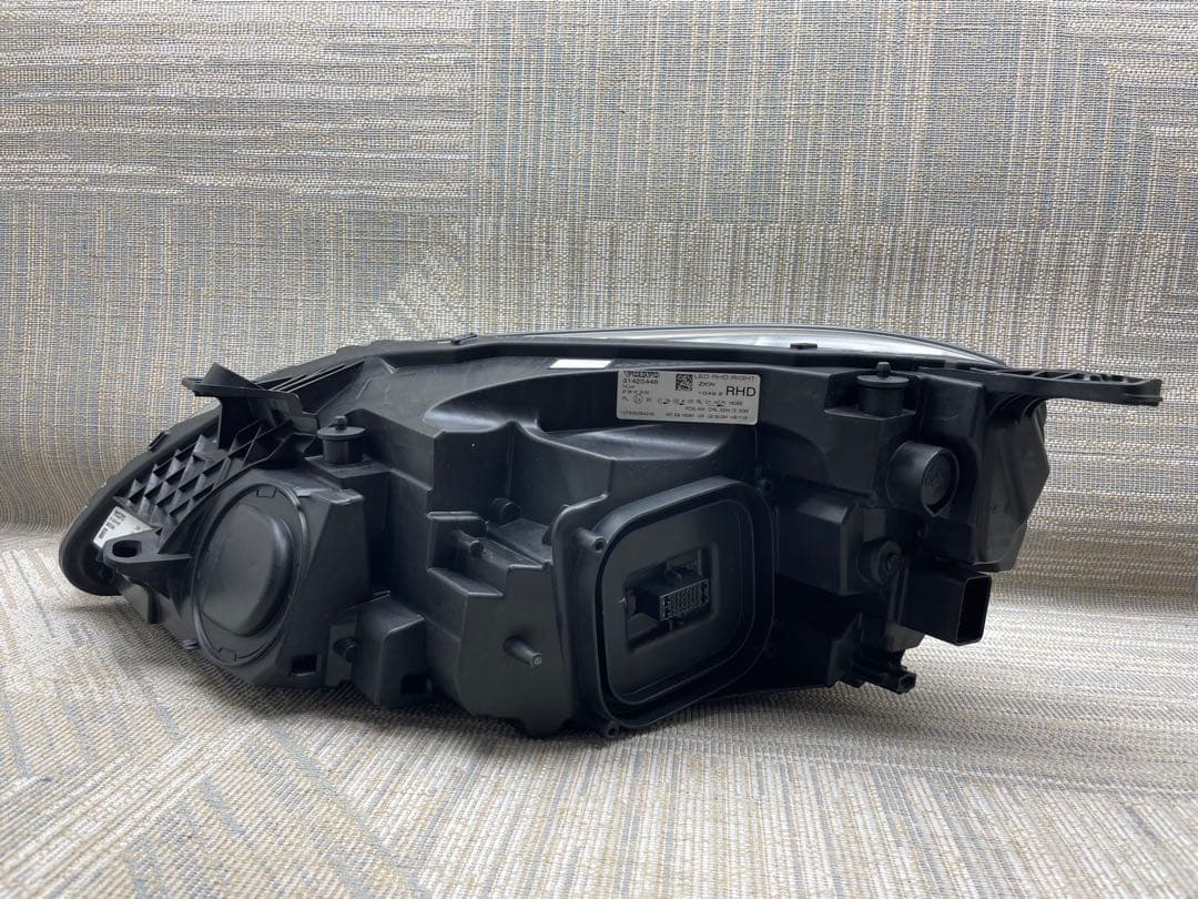 VOLVO ボルボ V40 MB系後期 右側ライト LED 31420446