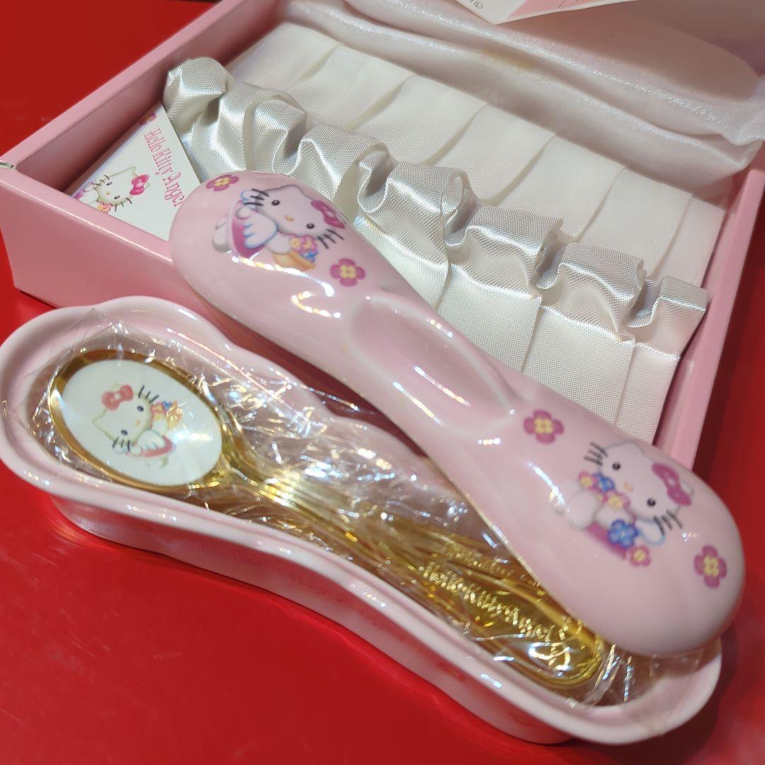 ハローキティのエンジェルキティシリーズのコーヒースプーンとスプーンレストのセット