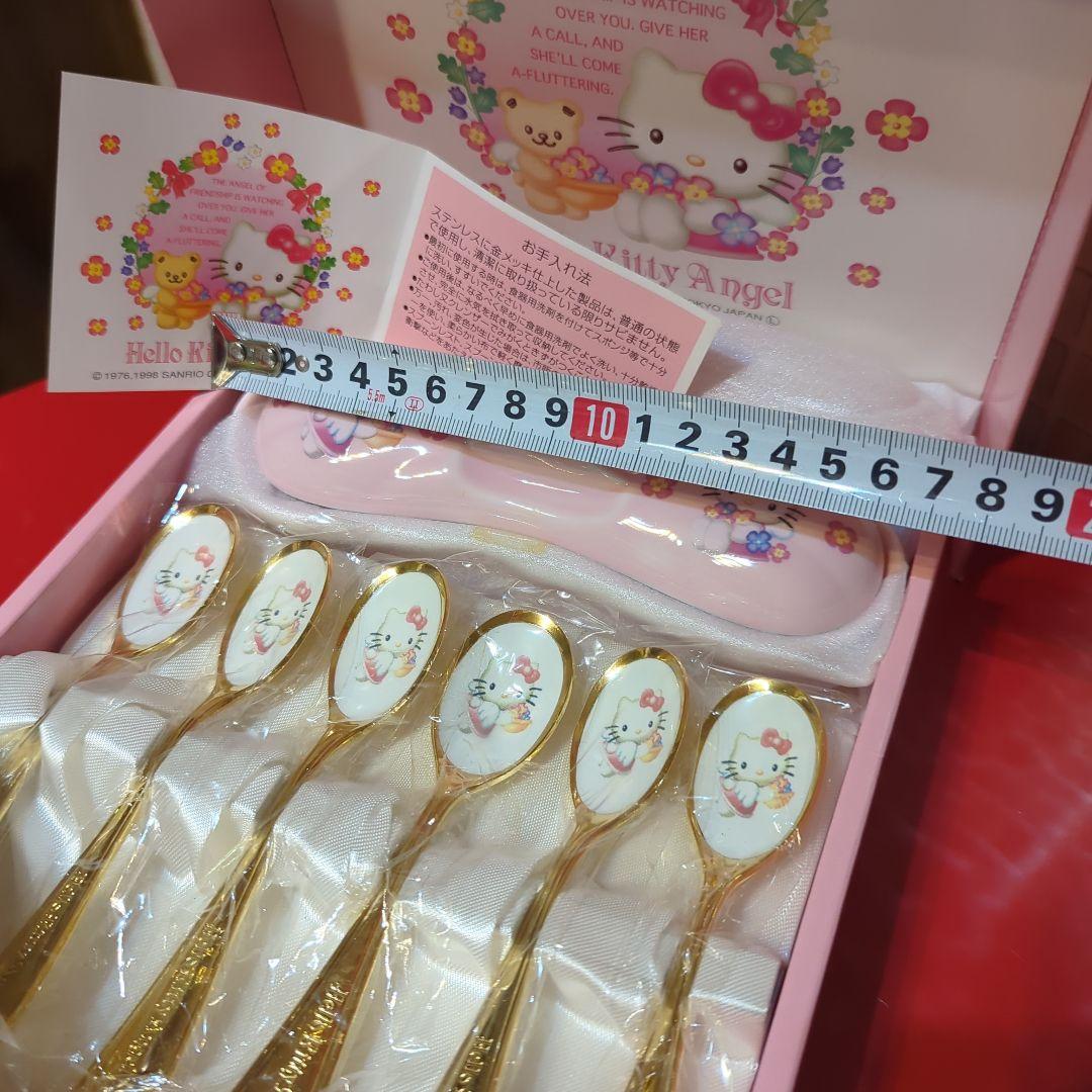 ハローキティのエンジェルキティシリーズのコーヒースプーンとスプーンレストのセット