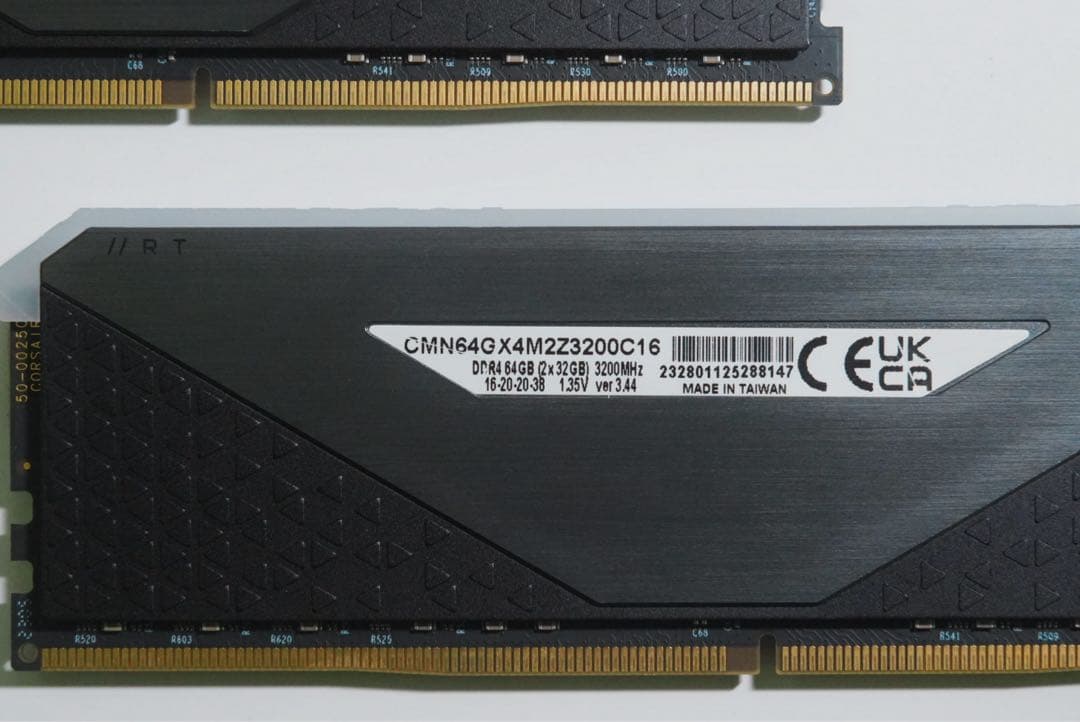 VENGEANCE RGB RT 64GB DDR4 3200MHz ブラック