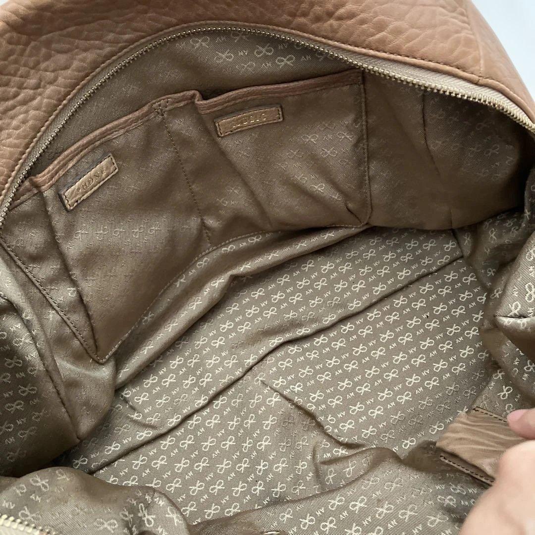 アニヤハインドマーチ　スタッズ使いレザーボストンバッグ　ショルダーベルトあり